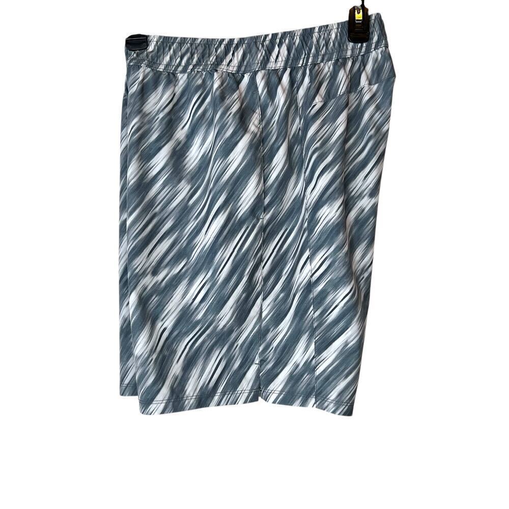 Peloton 8" Lined Athletic Fitness Gym Shorts In Gray And White Men's Medium — image 5 of 8